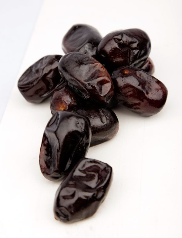 "Buy Bam Mazafati Khajoor Online – Fresh & Juicy Iranian Dates | InternationalTea.store